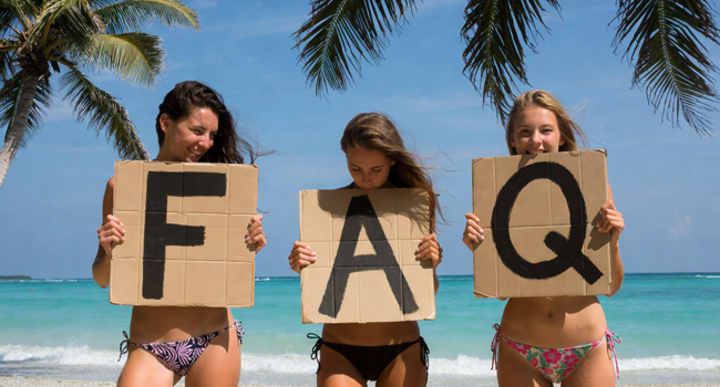 FAQ LISA! viajes de idiomas 3 mujeres en bikini en la playa con carteles F A Q FAQ LISA! viajes de idiomas 3 mujeres en bikini en la playa con carteles F A Q