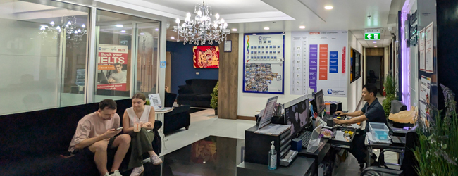 Descanso en la escuela de idiomas en Bangkok Vista de la sala lounge de la escuela de idiomas en Bangkok
