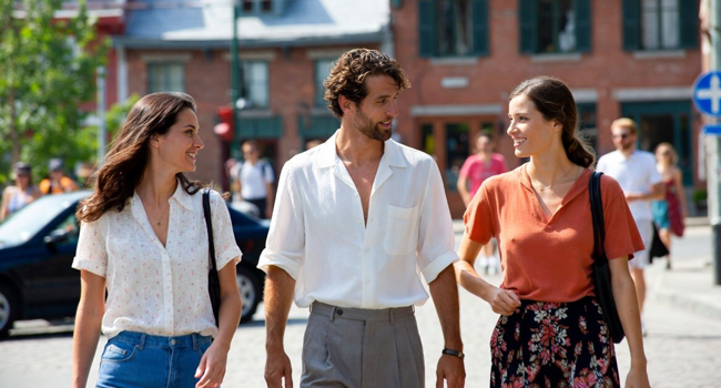 Vacaciones educativas Quebec Canadá con LISA! – aprender francés y disfrutar experiencias urbanas auténticas Adultos paseando juntos por Quebec durante unas vacaciones educativas con LISA! disfrutando de la vida urbana y practicando francés