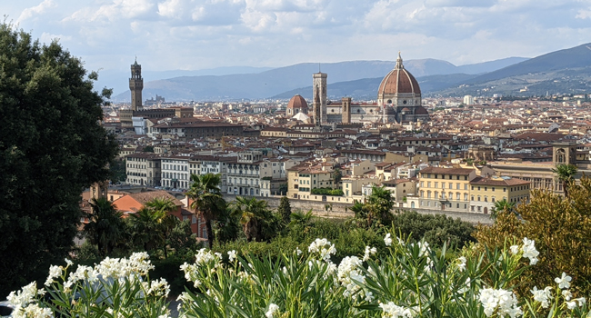 Descubrir Florencia con un curso de italiano de LISA! para jóvenes Vista de la catedral y del casco histórico de Florencia durante un curso de italiano de LISA! en Italia