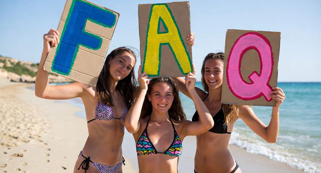Preguntas frecuentes sobre un curso de italiano de LISA! para jóvenes en Trieste Estudiantes en la playa durante un curso de italiano de LISA! para jóvenes en Trieste, Italia