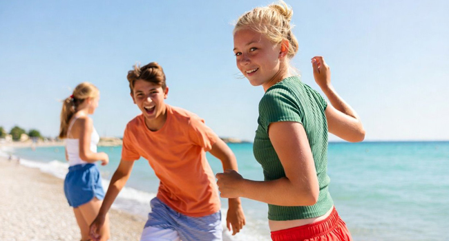 Playa y mar durante un curso de italiano de LISA! para jóvenes en Trieste Estudiantes disfrutando de la playa y del mar durante un curso de italiano de LISA! para jóvenes en Trieste, Italia