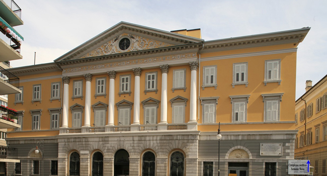 Aprender italiano con un curso de italiano de LISA! para jóvenes en Italia Edificio de una escuela de idiomas LISA! para estudiantes durante un curso de verano de italiano en Italia