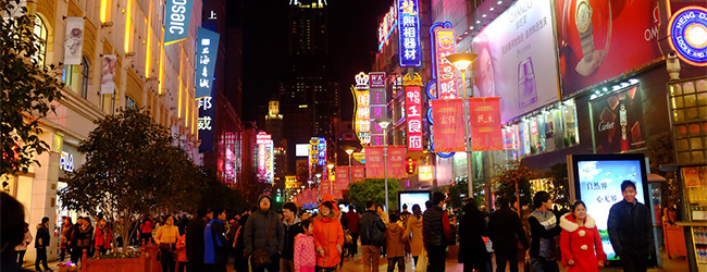 LISA-Sprachreisen-Chinesisch-Shanghai-Freizeit-Aktivitaeten-Shopping-Nanjing-Road-Einkaufen-Geschaefte