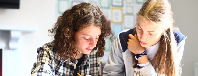 LISA-Sprachreisen-Englisch-England-Exmouth-Schule-Unterricht-Erklaeren-Englisch LISA-Sprachreisen-Englisch-England-Exmouth-Schule-Unterricht-Erklaeren-Englisch