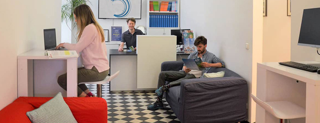 LISA-Sprachreisen-Erwachsene-Deutsch-Deutschland-Berlin-Mitte-Sprachschule-Unterricht-Lounge-Pause LISA-Sprachreisen-Erwachsene-Deutsch-Deutschland-Berlin-Mitte-Sprachschule-Unterricht-Lounge-Pause