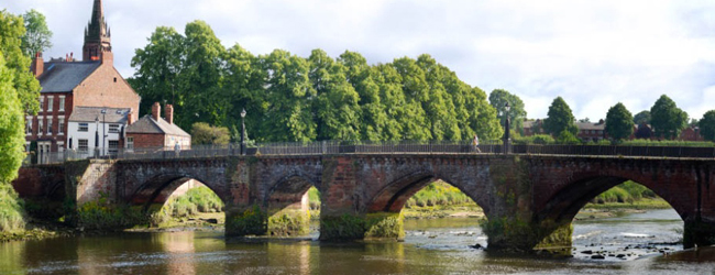 LISA-Sprachreisen-Erwachsene-Englisch-England-Chester-Freizeit-Bruecke-Fluss-Kirche LISA-Sprachreisen-Erwachsene-Englisch-England-Chester-Freizeit-Bruecke-Fluss-Kirche