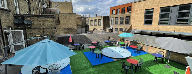 LISA-Sprachreisen-Erwachsene-Englisch-England-London-Camden-Sprachschule-Pause-Terrasse-Dach LISA-Sprachreisen-Erwachsene-Englisch-England-London-Camden-Sprachschule-Pause-Terrasse-Dach