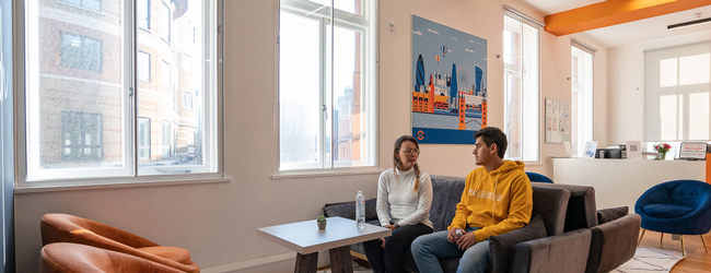 LISA-Sprachreisen-Erwachsene-Englisch-England-London-Central-Schule-Lounge-Pause-Unterhaltung LISA-Sprachreisen-Erwachsene-Englisch-England-London-Central-Schule-Lounge-Pause-Unterhaltung