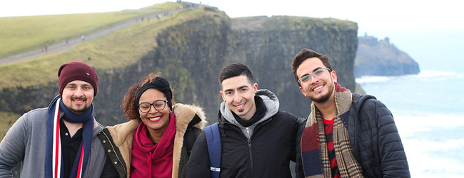 LISA-Sprachreisen-Erwachsene-Englisch-Irland-Dublin-Ausflug-Klippen-Meer-Kueste LISA-Sprachreisen-Erwachsene-Englisch-Irland-Dublin-Ausflug-Klippen-Meer-Kueste