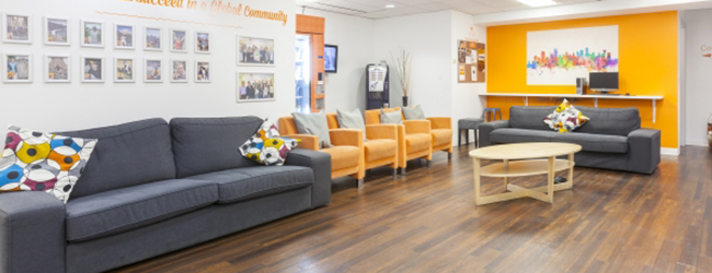 LISA-Sprachreisen-Erwachsene-Englisch-Kanada-Vancouver-Sprachschule-Klassenraum-Lounge LISA-Sprachreisen-Erwachsene-Englisch-Kanada-Vancouver-Sprachschule-Klassenraum-Lounge