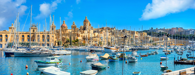 LISA-Sprachreisen-Erwachsene-Englisch-Malta-San-Gwann-St.Julians-Boote-Meer-Bunt LISA-Sprachreisen-Erwachsene-Englisch-Malta-San-Gwann-St.Julians-Boote-Meer-Bunt