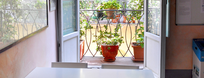LISA-Sprachreisen-Erwachsene-Italienisch-Italien-Florenz-Sprachschule-Unterricht-Klasse-Balkon-Fenster LISA-Sprachreisen-Erwachsene-Italienisch-Italien-Florenz-Sprachschule-Unterricht-Klasse-Balkon-Fenster