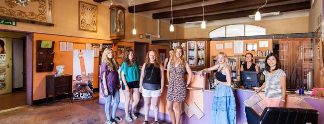 LISA-Sprachreisen-Erwachsene-Italienisch-Italien-Siena-Schule-Rezeption-Gebaeude-Eingang LISA-Sprachreisen-Erwachsene-Italienisch-Italien-Siena-Schule-Rezeption-Gebaeude-Eingang