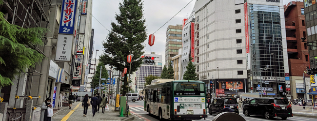 LISA-Sprachreisen-Erwachsene-Japanisch-Japan-Tokio-Sprachschule-Strasse-Bus-Schrein LISA-Sprachreisen-Erwachsene-Japanisch-Japan-Tokio-Sprachschule-Strasse-Bus-Schrein