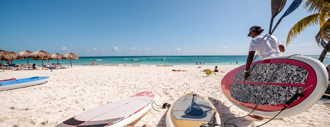 LISA-Sprachreisen-Erwachsene-Spanisch-Mexiko-Playa-del-Carmen-Surfen-Brett-Strand-Meer LISA-Sprachreisen-Erwachsene-Spanisch-Mexiko-Playa-del-Carmen-Surfen-Brett-Strand-Meer