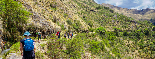 Gruppe von Teilnehmern bei einer Wanderung in den Anden während einer LISA! Sprachreise in Cusco, Peru