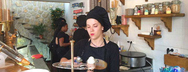 LISA-Sprachreisen-Erwachsene-Spanisch-Spanien-Palma-De-Mallorca-Bar-Eis-Cafe