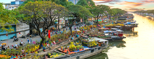 LISA-Sprachreisen-Erwachsene-Vietnamesisch-Vietnam-Saigon-Fluss-Boote-Verkauf-Blumen LISA-Sprachreisen-Erwachsene-Vietnamesisch-Vietnam-Saigon-Fluss-Boote-Verkauf-Blumen