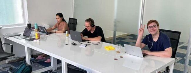 LISA-Sprachreisen-Erwachsene-Vietnamesisch-Vietnam-Saigon-Sprachschule-Pause-Computer-Freizeit LISA-Sprachreisen-Erwachsene-Vietnamesisch-Vietnam-Saigon-Sprachschule-Pause-Computer-Freizeit