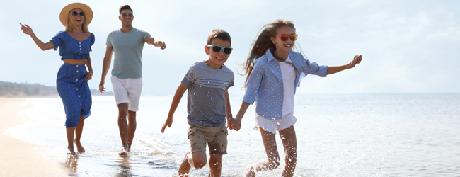 LISA-Sprachreisen-Familien-Englisch-Zypern-Limassol-Strand-Spaziergang-Wasser-Wellen LISA-Sprachreisen-Familien-Englisch-Zypern-Limassol-Strand-Spaziergang-Wasser-Wellen