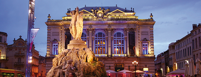 LISA-Sprachreisen-Franzoesisch-Montpellier-Classic-Place-de-la-Comedie-Oper-Abends-Ausgehen-Sonnenuntergang-Innenstadt-zentral
