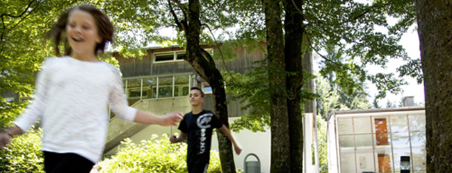 LISA-Sprachreisen-Schueler-Englisch-Deutschland-Muenchen-Sprachschule-Schulgebaeude-Gruen