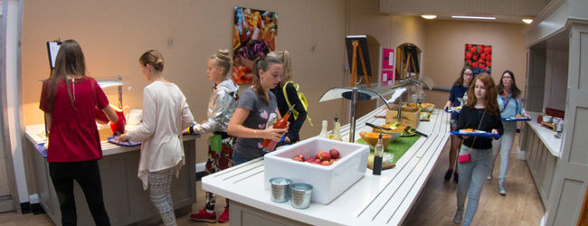 LISA-Sprachreisen-Schueler-Englisch-England-Bath-Schule-Mittag-Pause-Essen LISA-Sprachreisen-Schueler-Englisch-England-Bath-Schule-Mittag-Pause-Essen