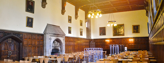 LISA-Sprachreisen-Schueler-Englisch-England-Bath-historisches-Schulschloss-Cafeteria-Speisesaal-neugotische-Architektur-Gemaelde-moderne-Ausstattung LISA-Sprachreisen-Schueler-Englisch-England-Bath-historisches-Schulschloss-Cafeteria-Speisesaal-neugotische-Architektur-Gemaelde-moderne-Ausstattung