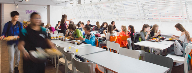 LISA-Sprachreisen-Schueler-Englisch-England-London-Southbank-Schule-Essen-Cafeteria LISA-Sprachreisen-Schueler-Englisch-England-London-Southbank-Schule-Essen-Cafeteria
