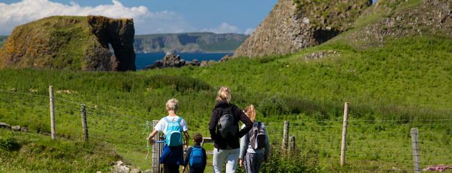 LISA-Sprachreisen-Schueler-Englisch-Irland-Gastfamilienprogramm-Aktivitaet-Wandern-Kueste-Meer LISA-Sprachreisen-Schueler-Englisch-Irland-Gastfamilienprogramm-Aktivitaet-Wandern-Kueste-Meer