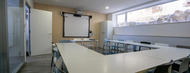 Sprachreisen Malta - Klassenzimmer - was man nicht sieht: es duftet nach Meer
