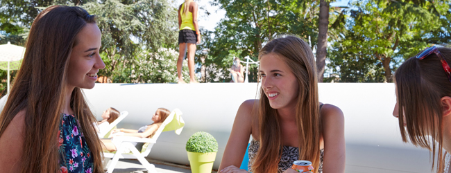 LISA-Sprachreisen-Schueler-Franzoesisch-Frankreich-Cannes-Freizeit-Unterhaltung-Swimming-Pool LISA-Sprachreisen-Schueler-Franzoesisch-Frankreich-Cannes-Freizeit-Unterhaltung-Swimming-Pool