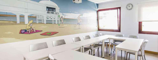 LISA-Sprachreisen-Schueler-Spanisch-Spanien-Cadiz-Sprachschule-Klassenraum-Unterricht-Wand-Malerei LISA-Sprachreisen-Schueler-Spanisch-Spanien-Cadiz-Sprachschule-Klassenraum-Unterricht-Wand-Malerei